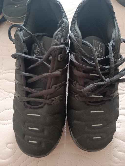 — mens/boys trainers size 6