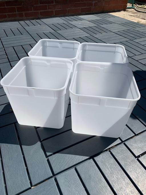  — 100’s of white 10L storage food container tub