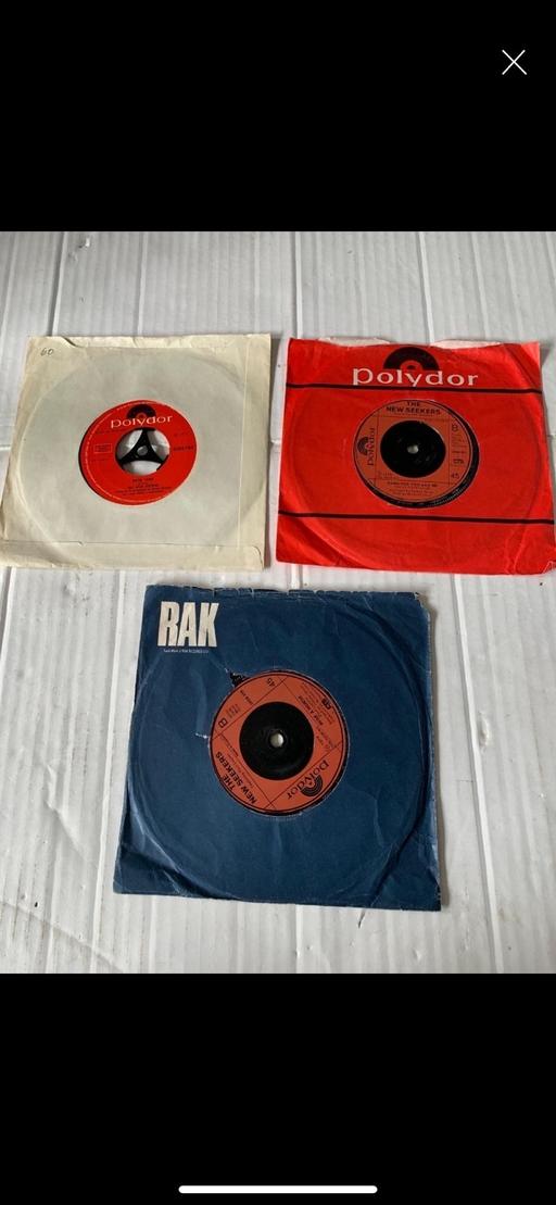  — Vinyl records The New Seekers