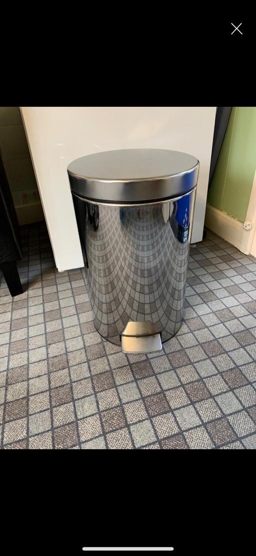  — Pedal bin
