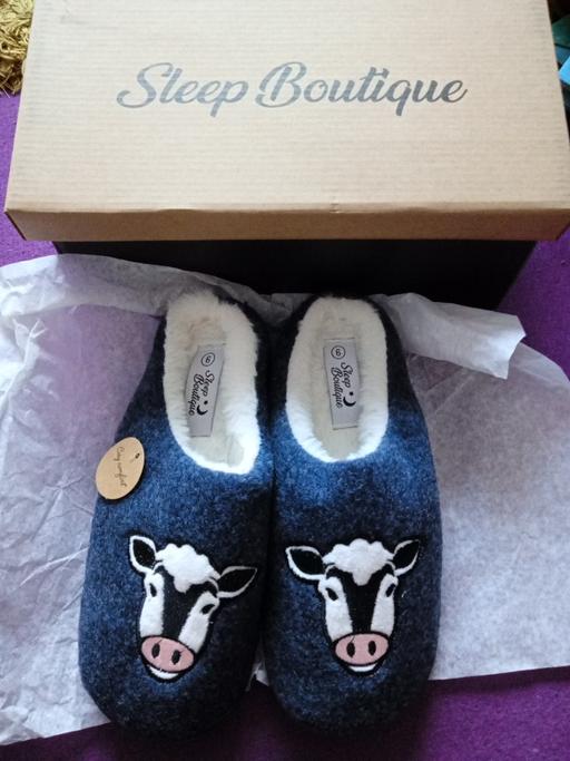  — new boxed pair of ladies mule slippers size 6