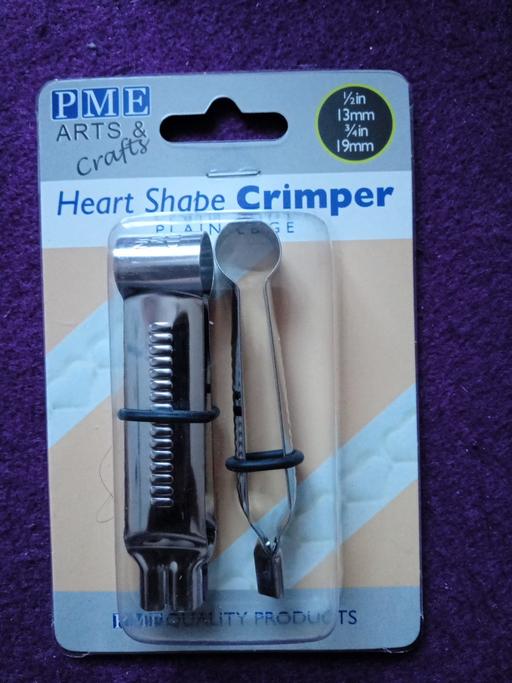  — brand new Heart shaped crimper set