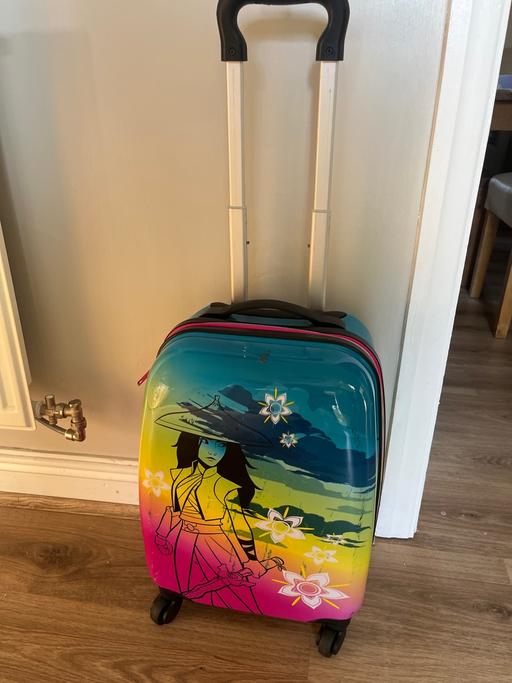  — Kids pull along hand luggage size case