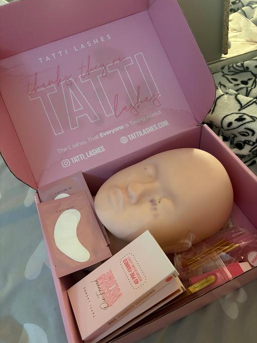  — Tatti lash set