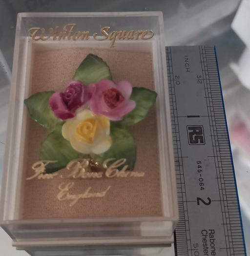  — vintage Winton Square floral brooch