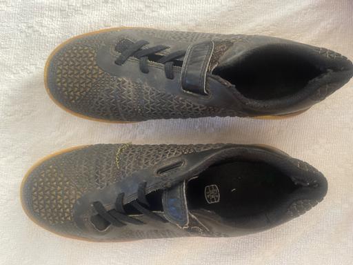  — Clarks trainers