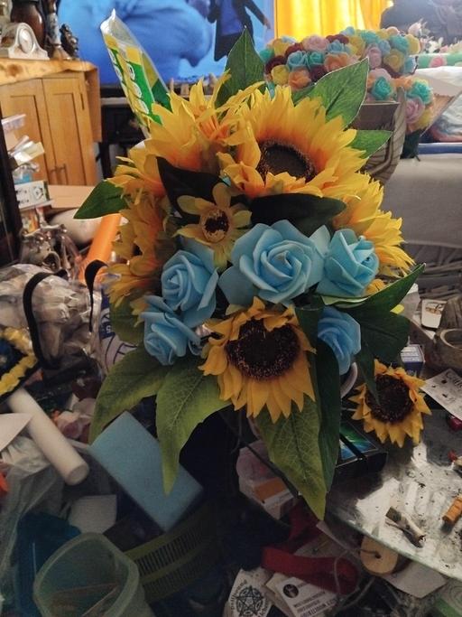  — sunflower / blue rose centre piece artifical