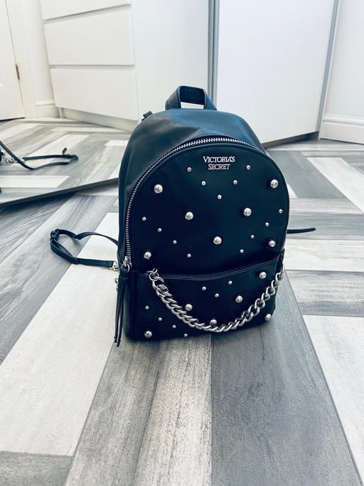  — VICTORIAS SECRET RUCKSACK