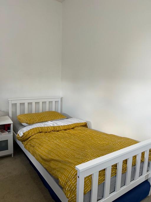  — Single bed