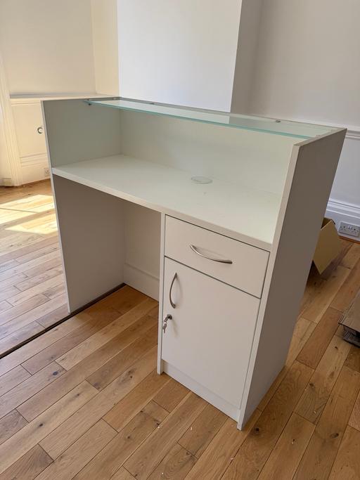  — Reception desk 1000cm