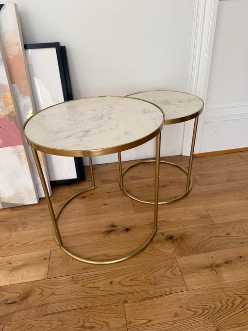  — Set of coffee tables