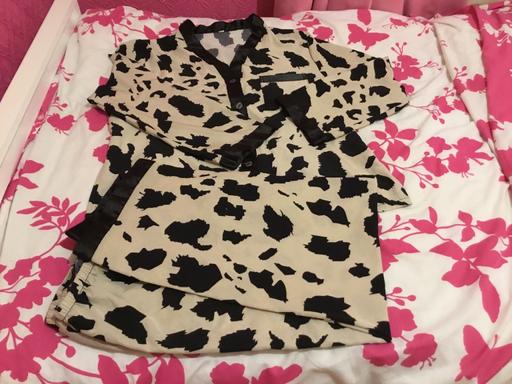  — Ladies PJS Set Size L Silky Feel
