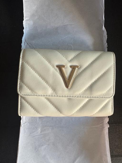  — Women’s brand new white bag with tags