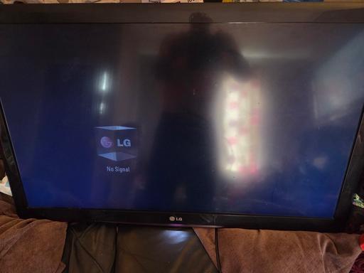  — LG 42 inch flat screen lost remote. no stand.