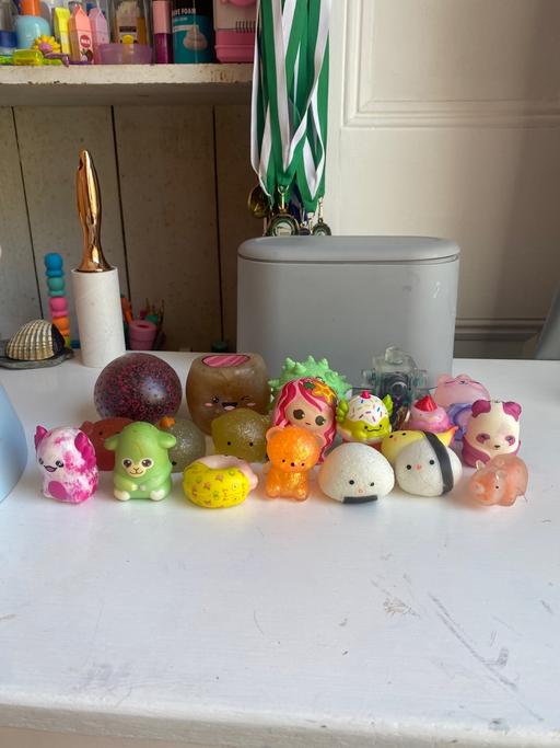  — 19 amazing squishys different textures