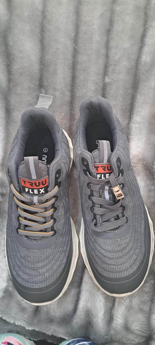  — Truu Flex Trainers size 7