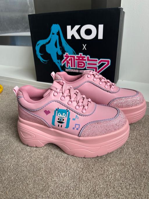  — Koi Ladies Trainers