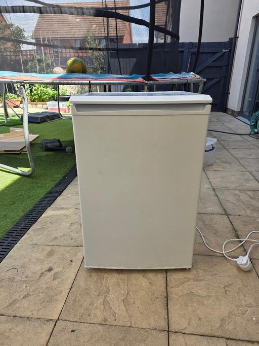  — Undercounter fridge freezer