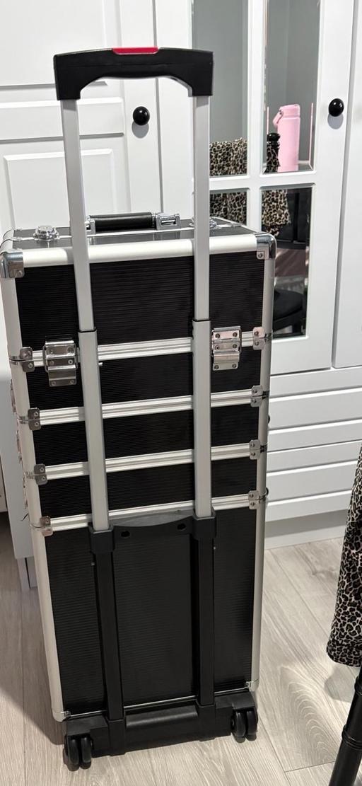  — Professional makeup trolly