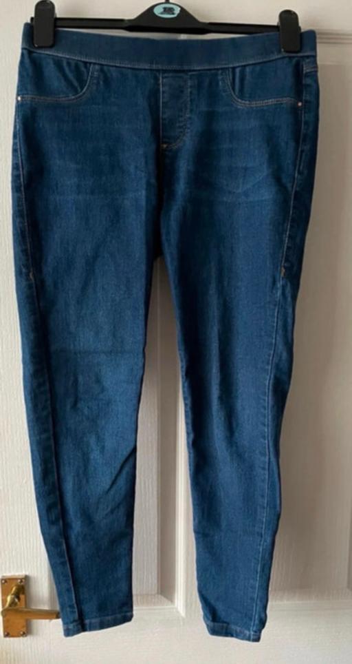  — Jeggings