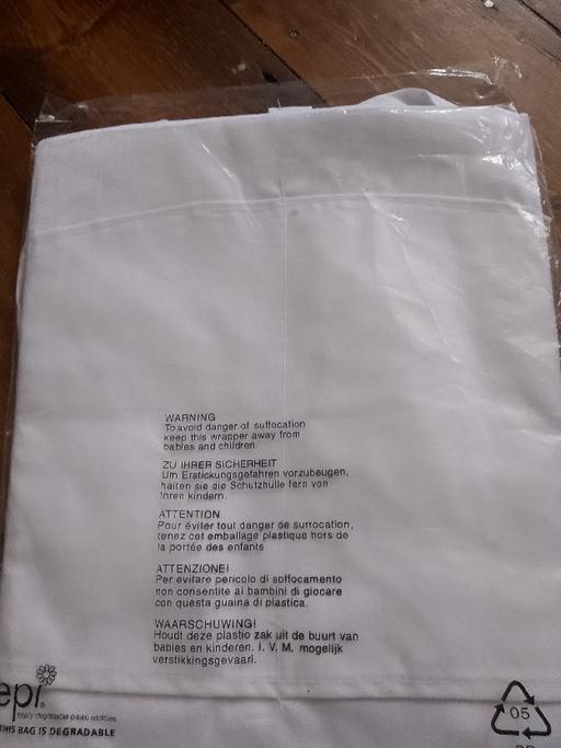  — White full bib apron