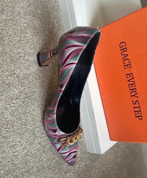  — Women heels