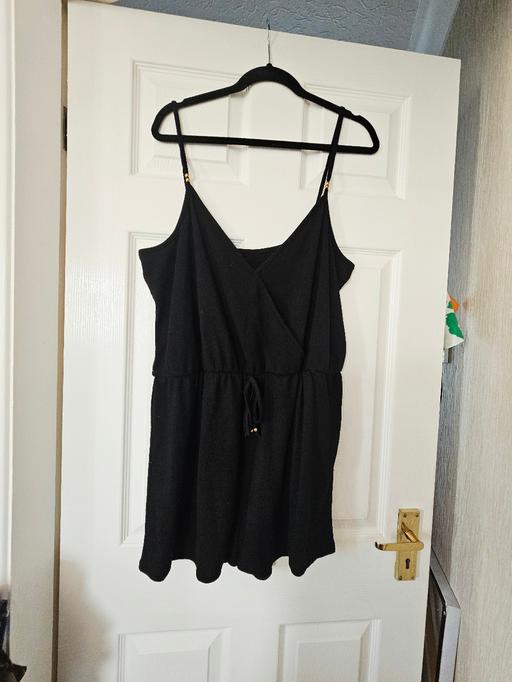  — Shortsuit, size 16/18.