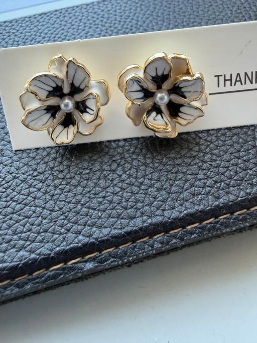  — Pansy earrings