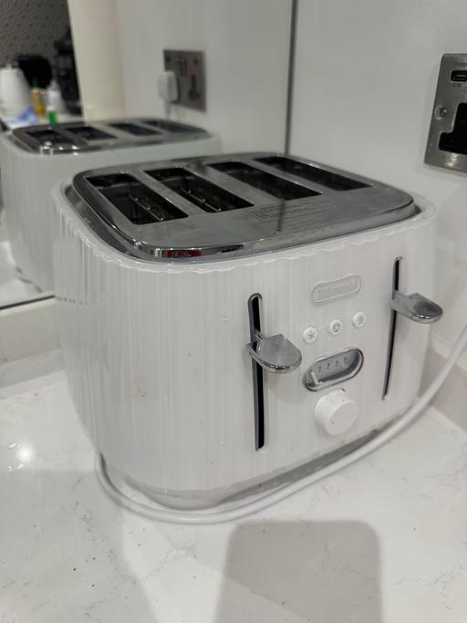  — De Longhi Toaster