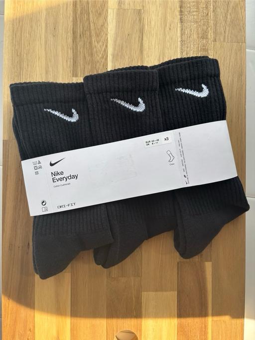  — Nike Everyday Large black socks 7-11 uk gift