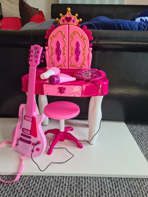  — Girls dressing table