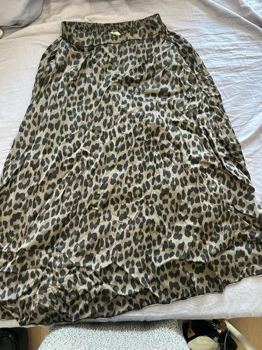  — Leopard-print skirt. Andromede Paris