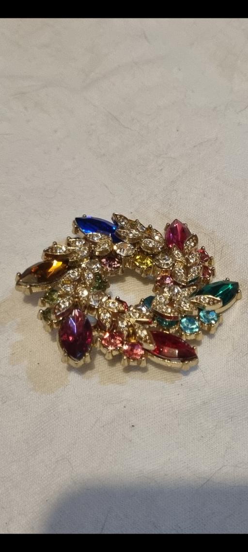  — womens brooch