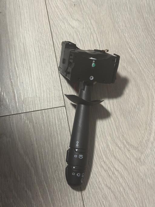  — left-hand indicator/headlight stalk