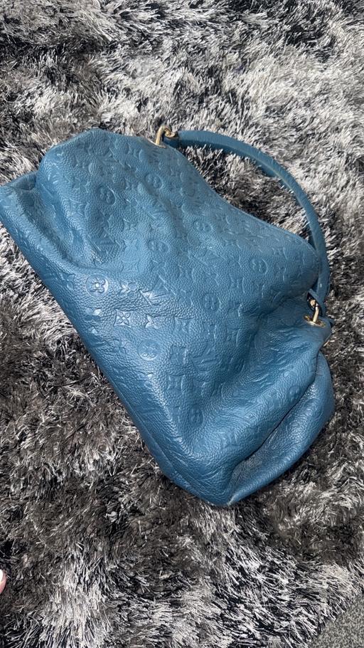  — Louis Vuitton Artsy MM