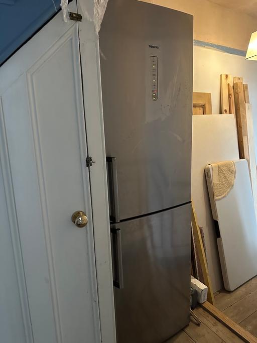  — SIEMENS fridge-freezer