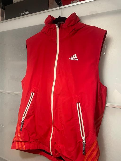  — Adidas gillet