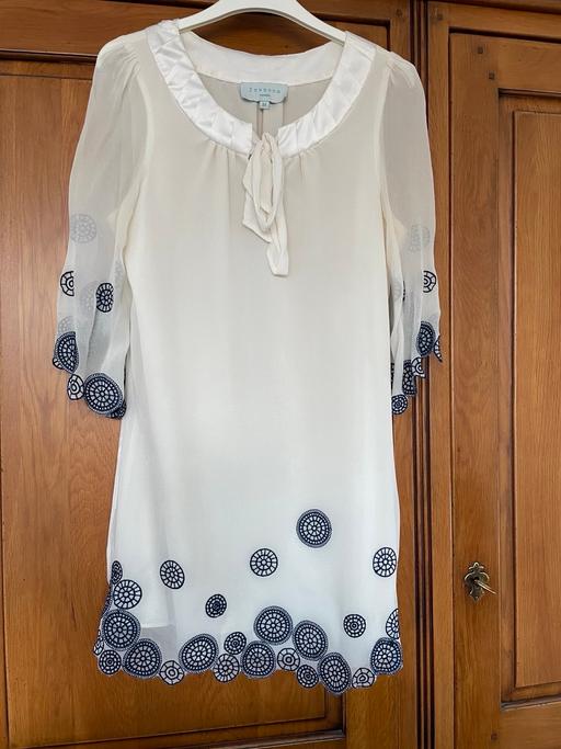  — Vintage cream dress