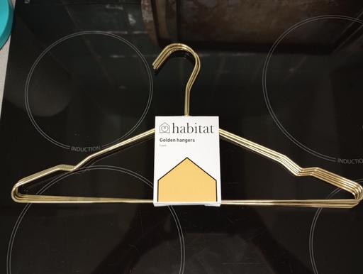  — Bnip Habitat 5 Gold Metal Hangers