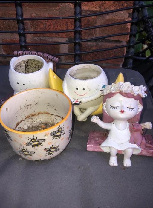  — Plant pots