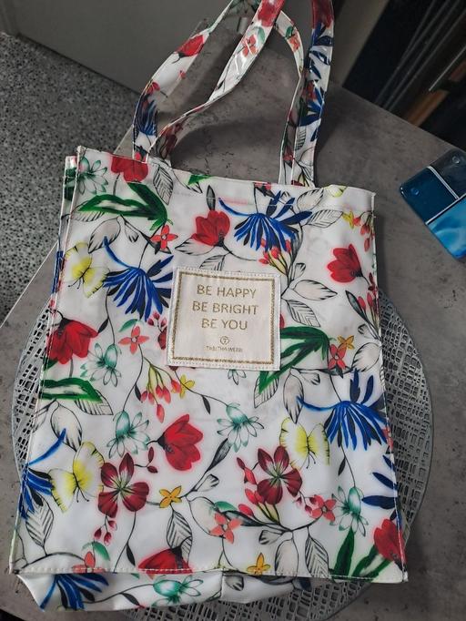  — shopping bag