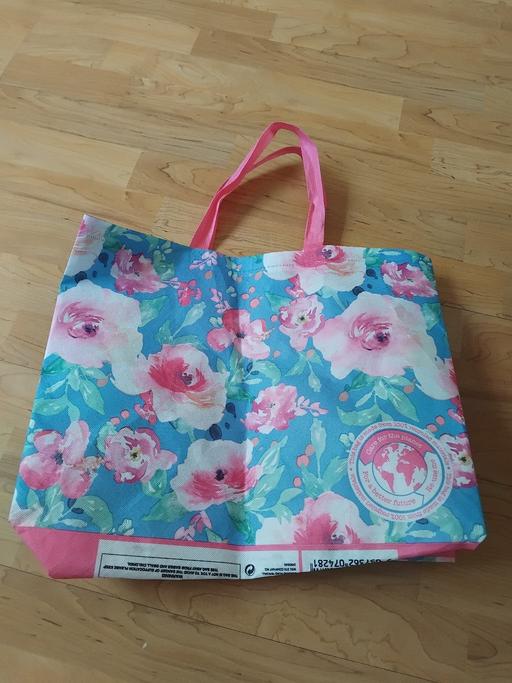 — Shopping Bag.