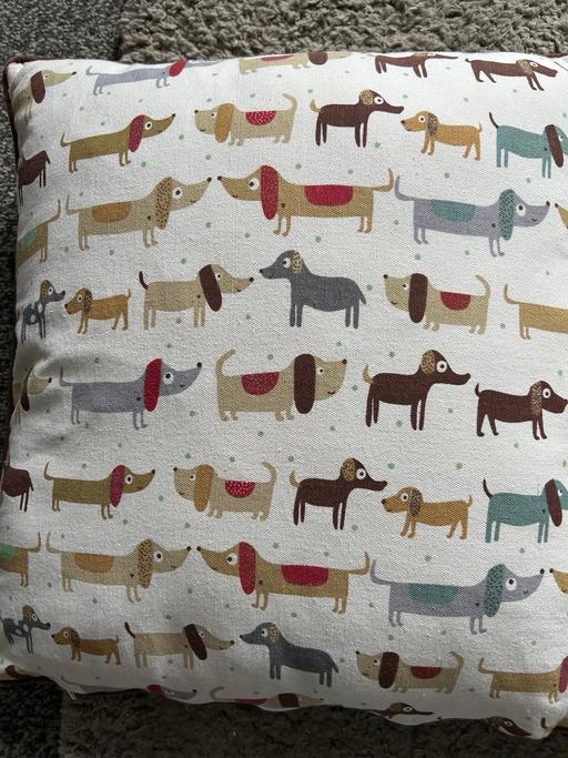  — 2 cushions with dogs on