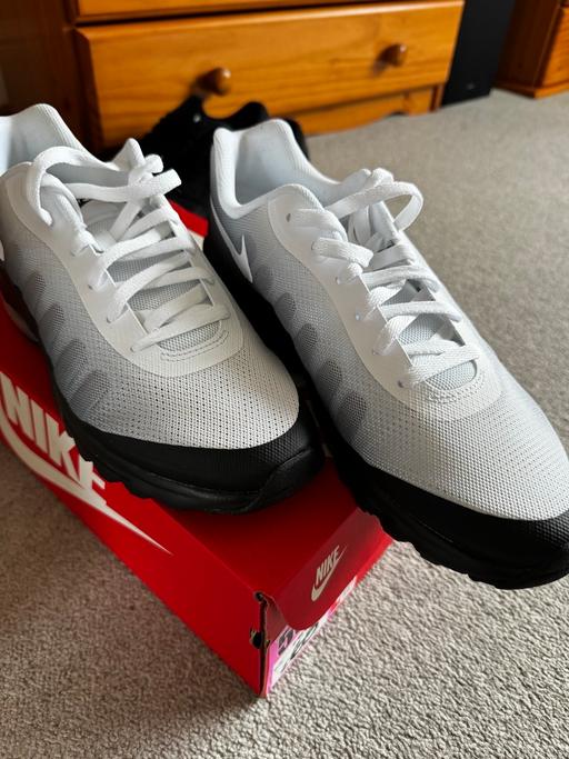  — Nike air Max