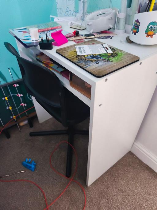  — two kids desk and chairs