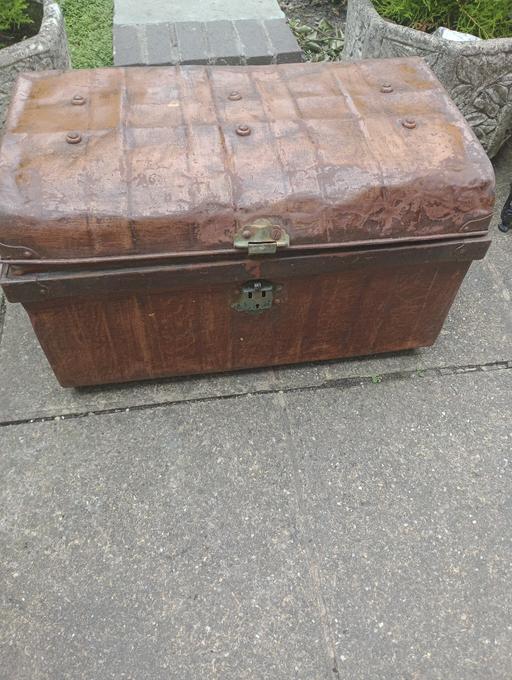  — VERY OLD METAL CHEST
