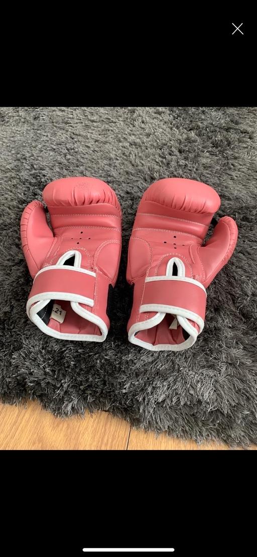  — Children’s boxing gloves