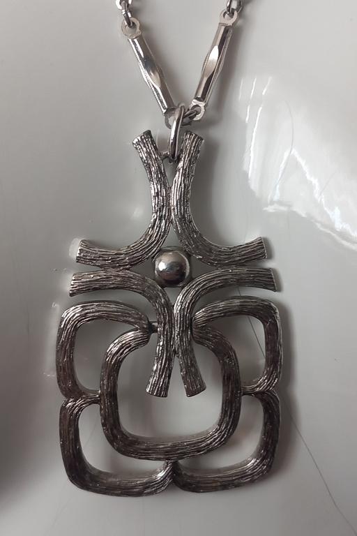  — vintage 1974 Avon Mayan bar necklace