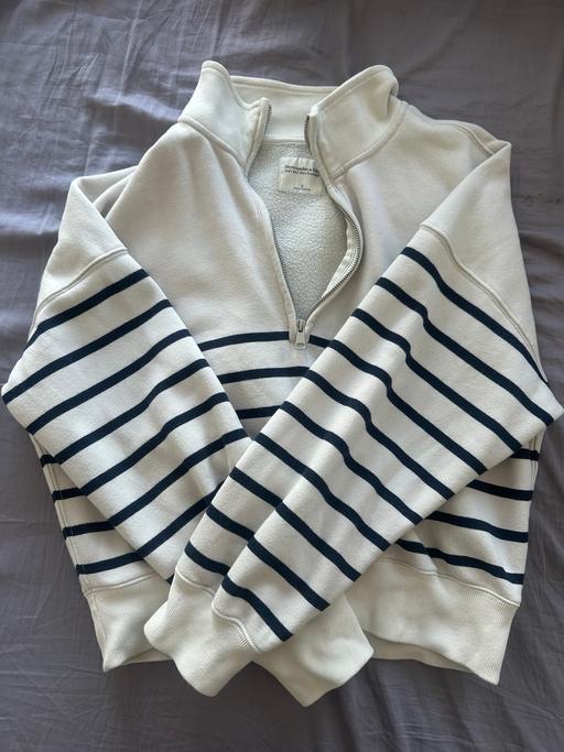  — Abercrombie &Fitch Pullover