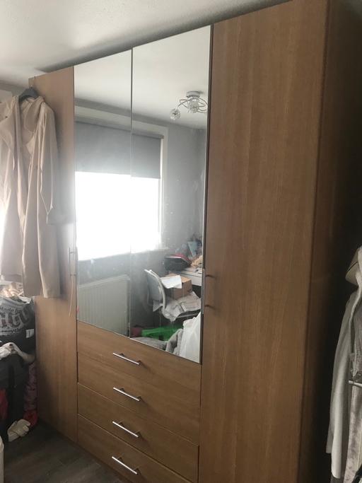  — Double wardrobe